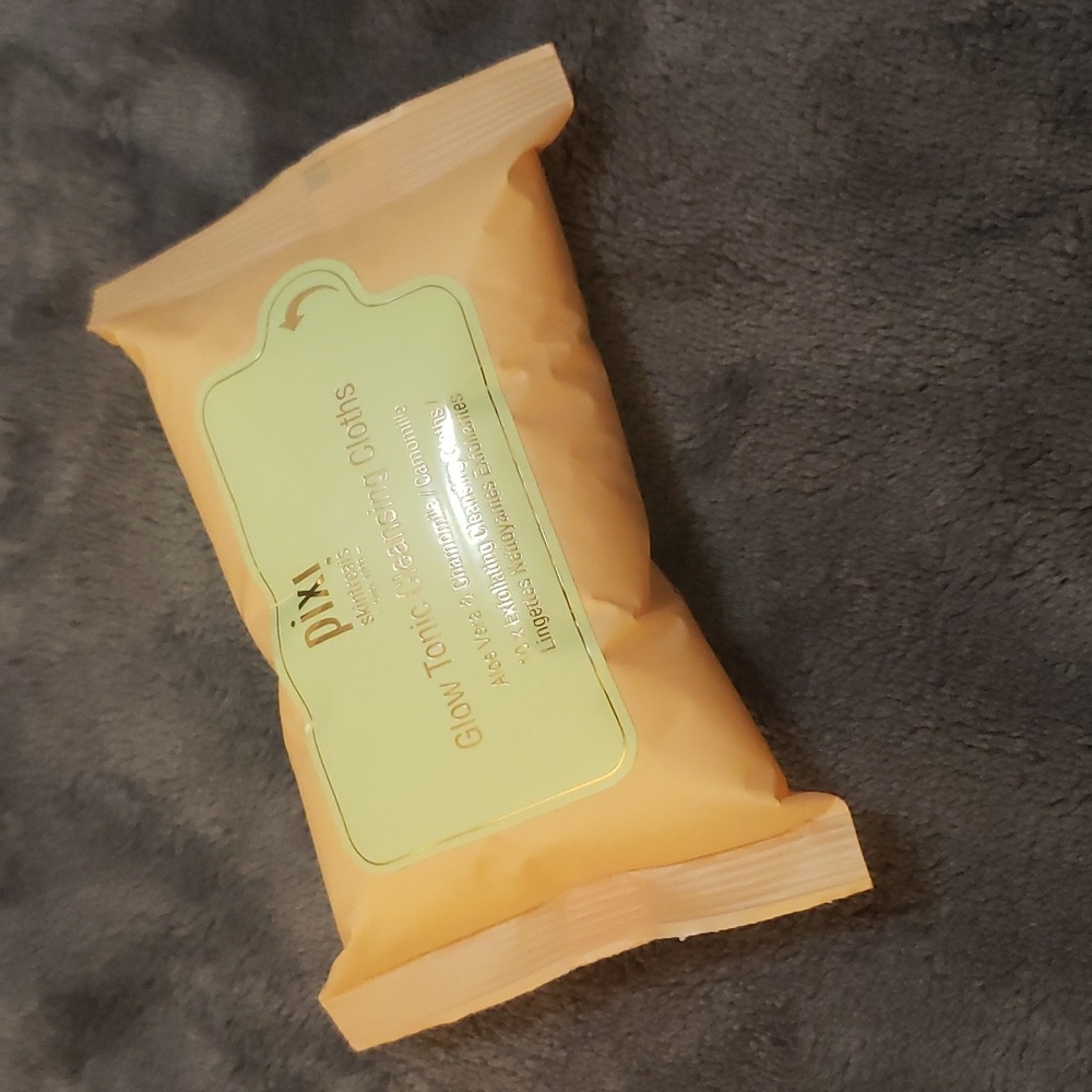 Pixi Glow Tonic Cleansing Cloth BNIB 👛
